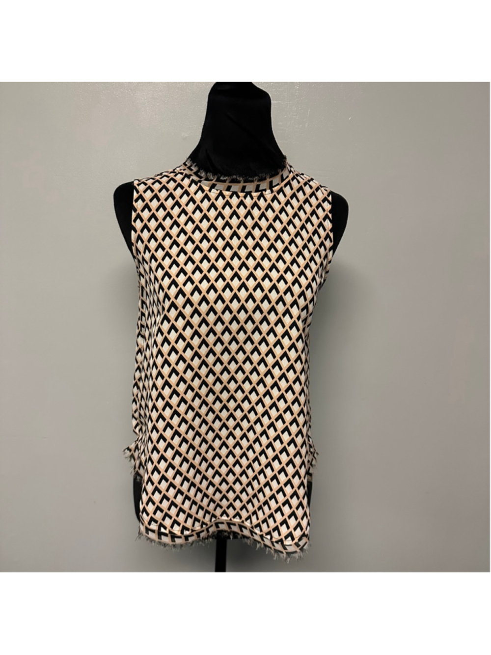 WHO WHAT WEAR Tank Top sleeveless Size XS Black Beige Geometric frayed hem